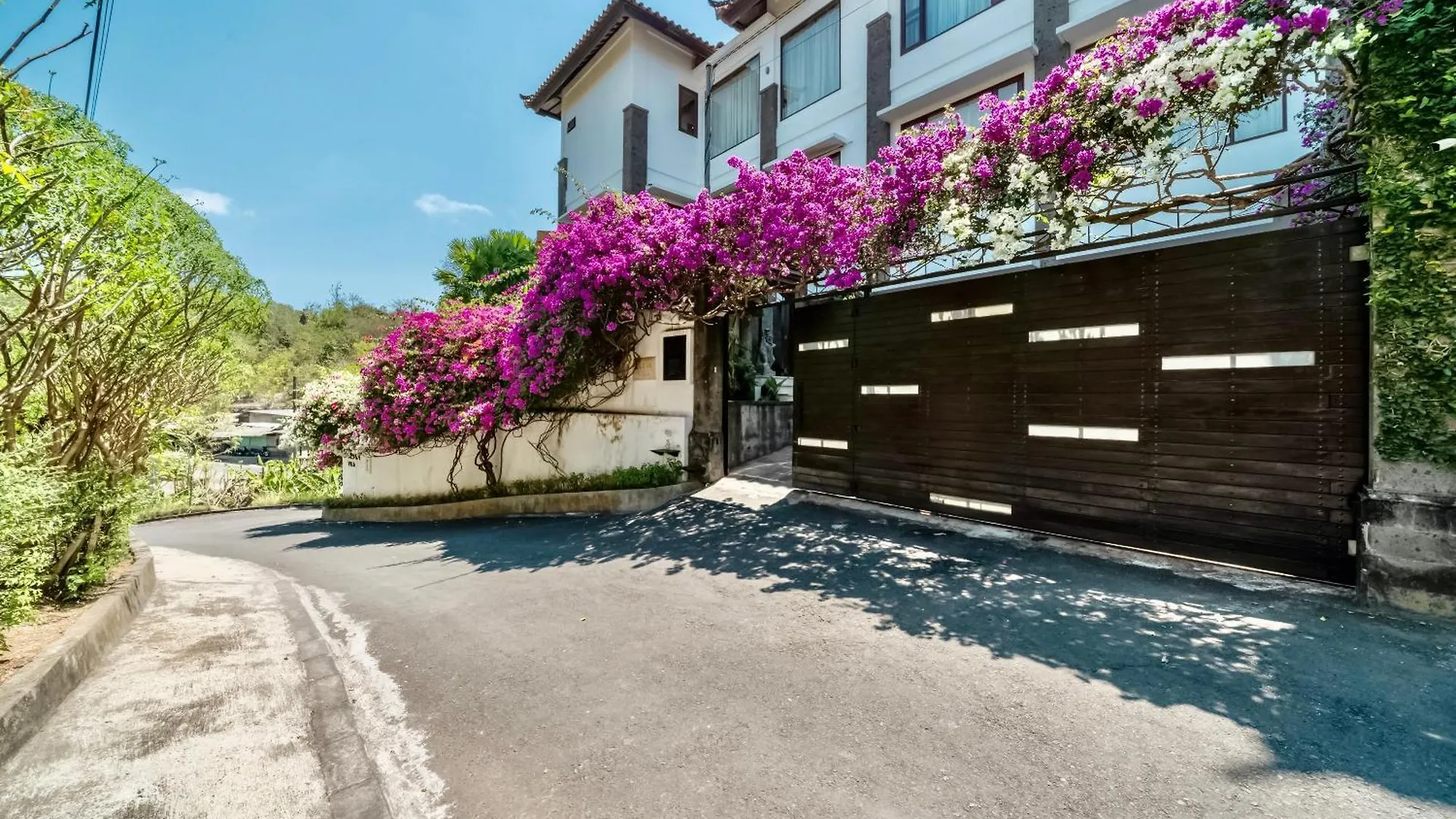 Luxurious Escape In Uluwatu - Ocean Villa With 5 Bedroom And Private Pool