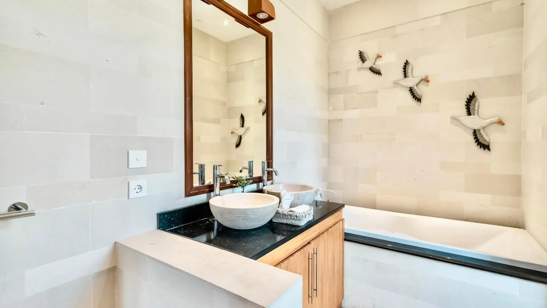 Luxurious Escape In Uluwatu - Ocean Villa With 5 Bedroom And Private Pool