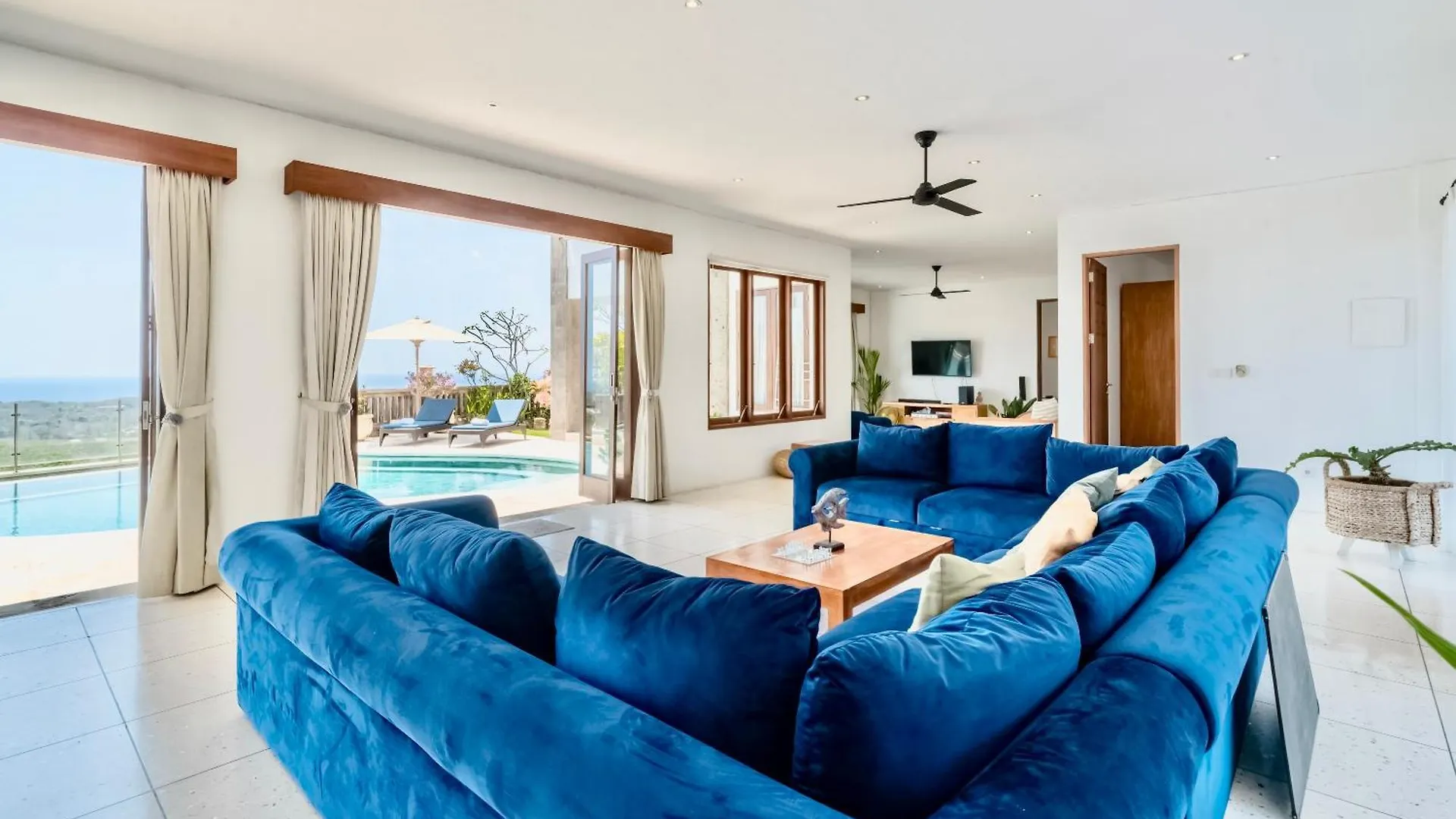 Luxurious Escape In Uluwatu - Ocean Villa With 5 Bedroom And Private Pool