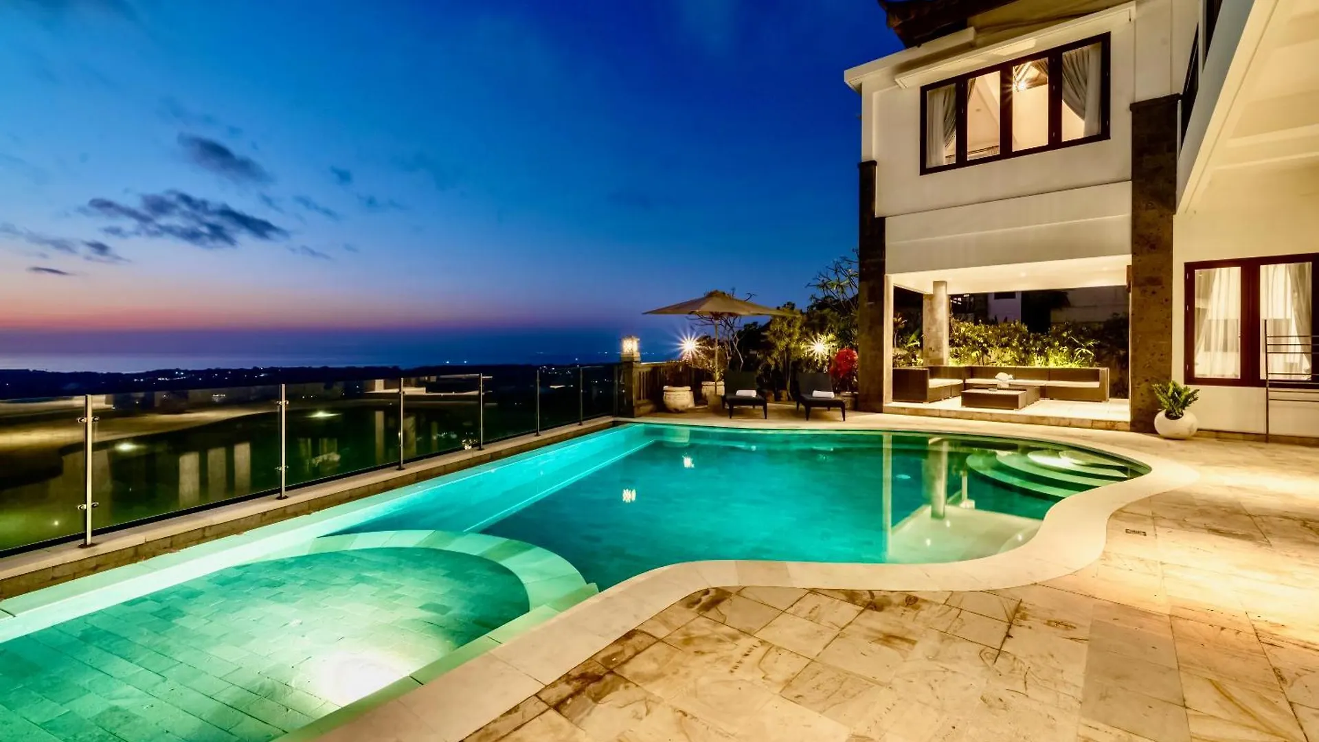 Luxurious Escape In Uluwatu - Ocean Villa With 5 Bedroom And Private Pool